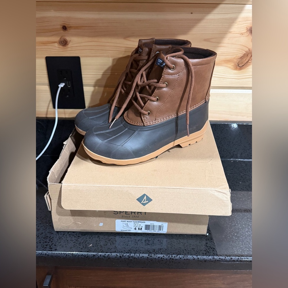 NWB Sperry unisex-child Port Boot Tan/ Brown Youth Size 4
